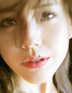 tahi lalat di bibir
